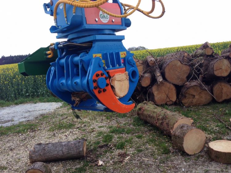 De onafhankelijke mesbediening maakt de Lumberjack ook geschikt voor sorteerwerk. De onafhankelijke mesbediening maakt de Lumberjack ook geschikt voor sorteerwerk.