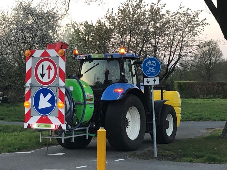 De aaltjes van Entonem kunnen zonder toevoeging in de tank gegooid worden. De aaltjes van Entonem kunnen zonder toevoeging in de tank gegooid worden.