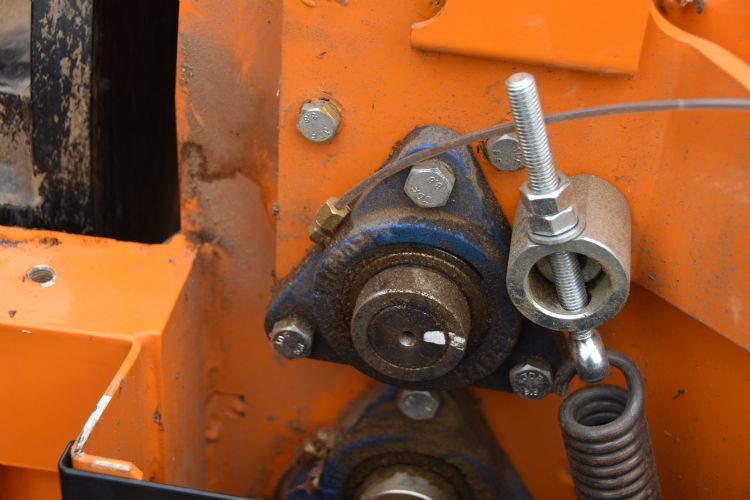 De smeerpunten worden via een centraal punt van vet voorzien. De smeerpunten worden via een centraal punt van vet voorzien.