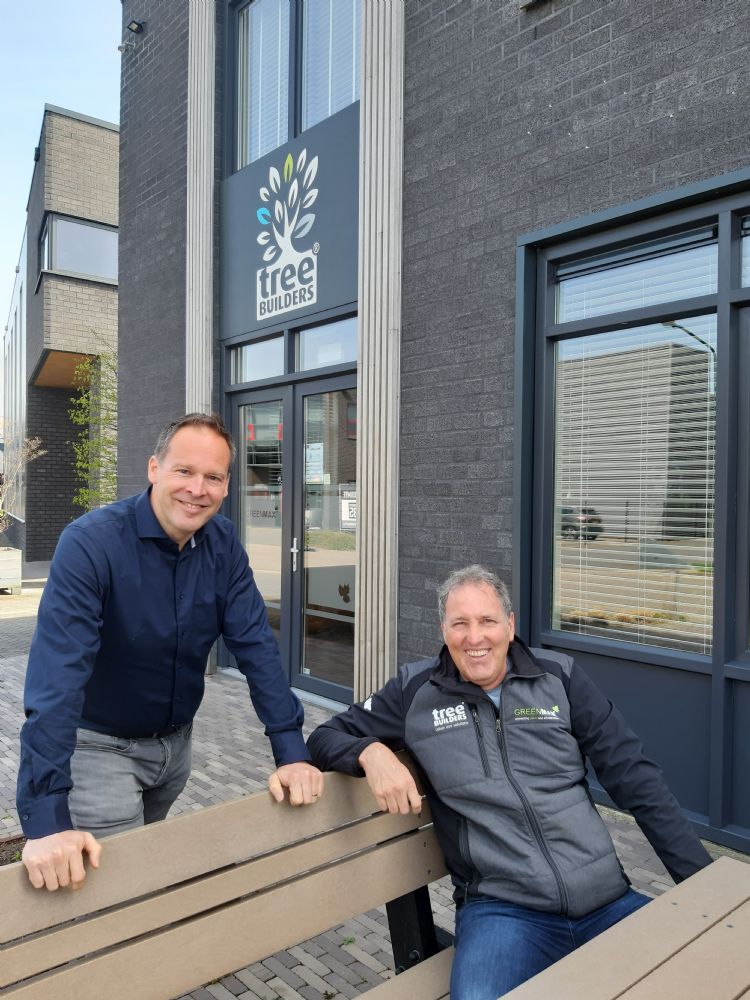 Eric van Oss: 'Het bedrijf en de mensen liggen me te na aan het hart om nu al afscheid te nemen.' Eric van Oss: 'Het bedrijf en de mensen liggen me te na aan het hart om nu al afscheid te nemen.'