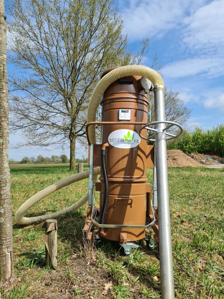 De kleine grondzuiger maakt voedingspijlers van maximaal 60 cm diep. De kleine grondzuiger maakt voedingspijlers van maximaal 60 cm diep.