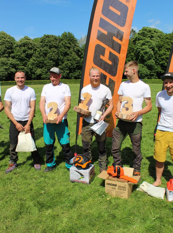 Prijsuitreiking van de masterclimb met in het midden Harrie Verbeek, Dennis Nies en Johan Deelen Prijsuitreiking van de masterclimb met in het midden Harrie Verbeek, Dennis Nies en Johan Deelen