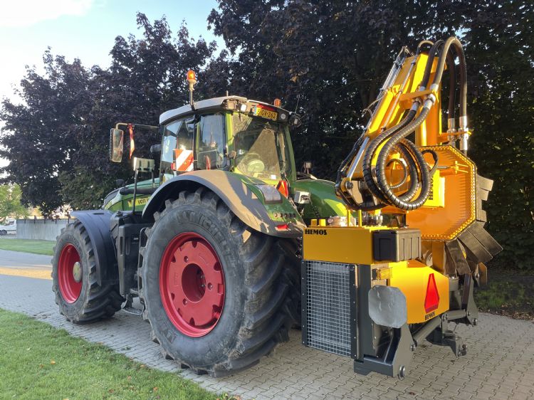 Aftakas-aangedreven met een oliestroom van 540 liter/minuut bij 420 bar Aftakas-aangedreven met een oliestroom van 540 liter/minuut bij 420 bar