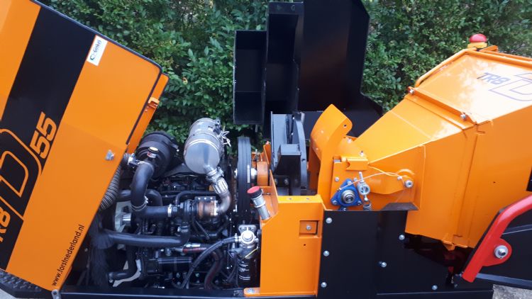 TR8 met open kappen, toegangelijk voor onderhoud, foto Ster Boomverzorging TR8 met open kappen, toegangelijk voor onderhoud, foto Ster Boomverzorging