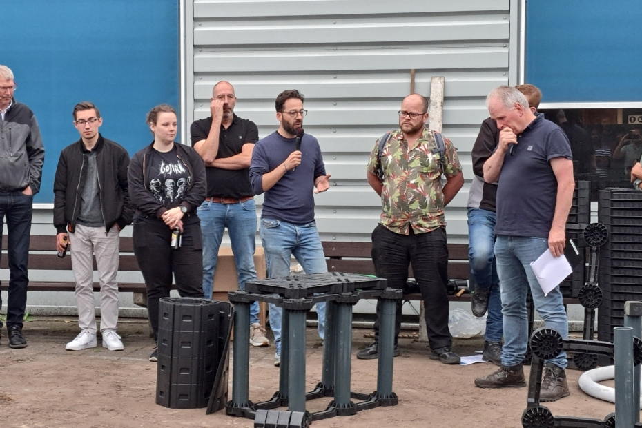 Jarno van Veelen legde onder meer uit wat een boom nodig heeft om tot optimale groei te komen Jarno van Veelen legde onder meer uit wat een boom nodig heeft om tot optimale groei te komen