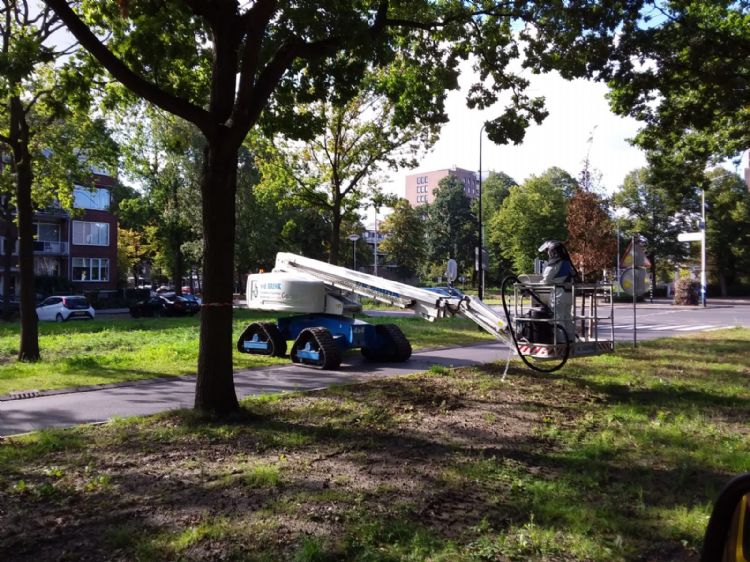 Johan van Leersum: 'De Airbo neemt relatief weinig ruimte in, waardoor je in de hoogwerker meer ruimte voor jezelf overhoudt.' Johan van Leersum: 'De Airbo neemt relatief weinig ruimte in, waardoor je in de hoogwerker meer ruimte voor jezelf overhoudt.'