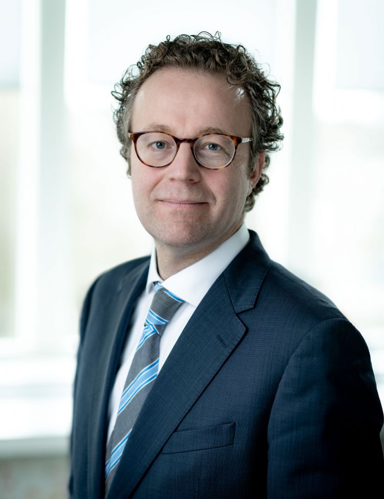 Mr. Jilles van Zinderen (jilles@hautlegal.nl) is advocaat bij Bomenrecht.nl en Haut Legal en is gespecialiseerd in conflicten over bomen. Mr. Jilles van Zinderen (jilles@hautlegal.nl) is advocaat bij Bomenrecht.nl en Haut Legal en is gespecialiseerd in conflicten over bomen.