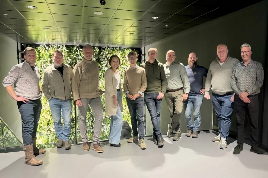 Aftrap project bos- en natuurbeheer Tilburgse bossen met vertegenwoordigers van gemeente Tilburg, Bosgroep Zuid Nederland en Boomrooierij Weijtmans.