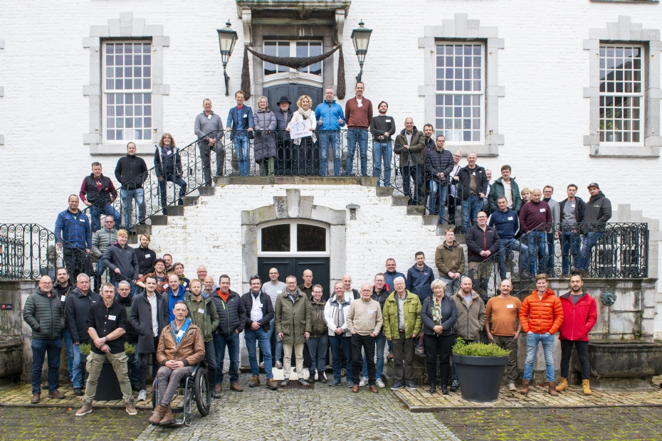 Deelnemers aan het seminar op de trappen van Kasteel Vaals