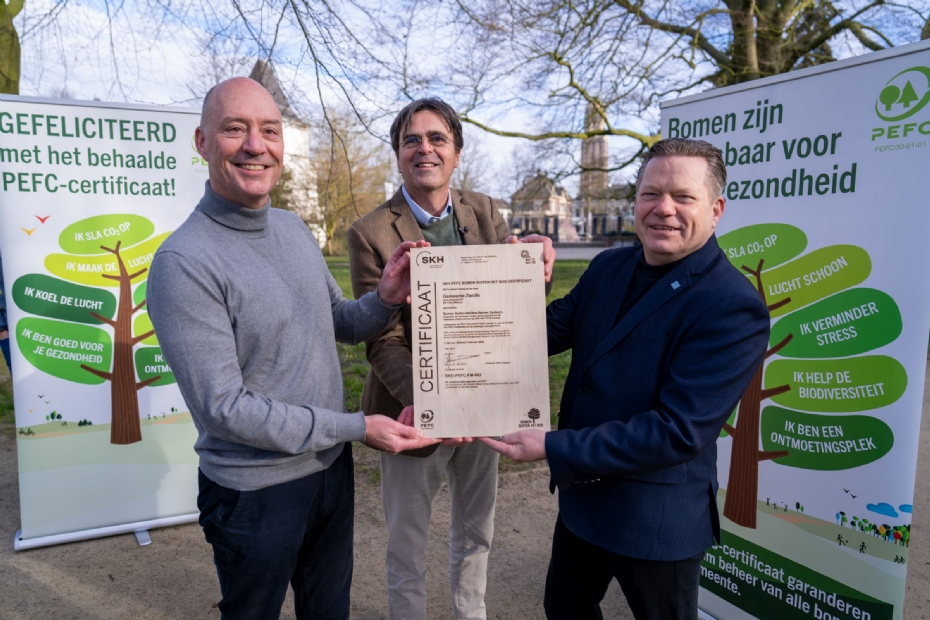 V.l.n.r.: Oscar van Doorn, Maarten Willemen en wethouder Arjan Spaans