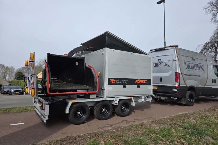 Met een leeg gewicht van 1900 kilo blijft de TT6-Traffic met volle belading binnen de maximaal toelaatbare 3500 kilo eenheid en kan daarmee gewoon achter de werkbus