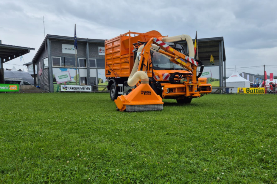 Unimog U535 m/ maaiarm en containeropbouw voor opvang